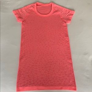 Lululemon short sleeve shirt